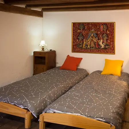 Charmante Maison Médiévale Au Cœur D'hérisson - Fr-1-489-606