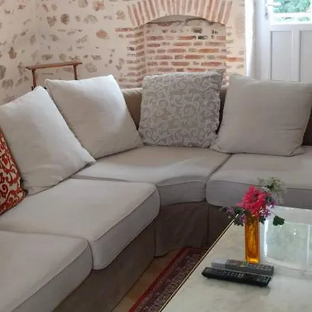 Charmante Maison Médiévale Au Cœur D'hérisson - Fr-1-489-606