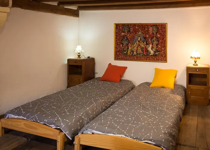 Charmante Maison Médiévale Au Cœur D'hérisson - Fr-1-489-606